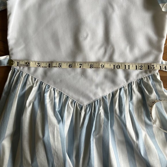 1980s Vintage girl’s dress by Canadian designer Elen Henderson. Girls size 12. - Picture 5 of 11